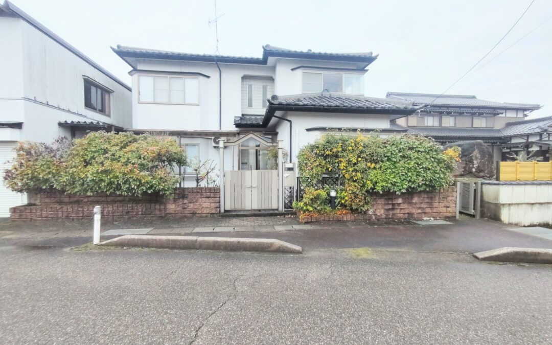 高岡市常国　中古一戸建て